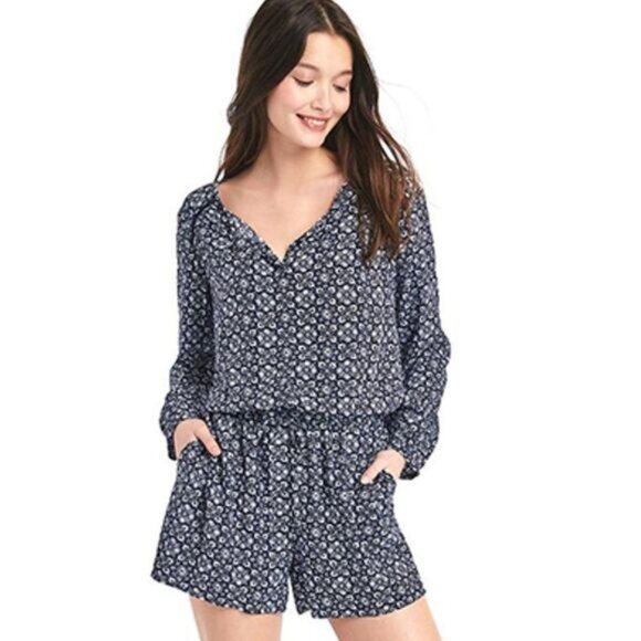 GAP Long Sleeve Shorts Romper Blue Floral Pattern Blue & White Sz L - Picture 1 of 14